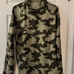 Mountain Hardwear Green Camo Long Sleeve Sun hoodie